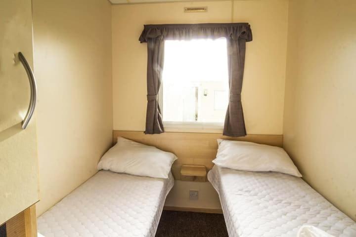 Lovely 8 Berth Caravan In Scratby *
