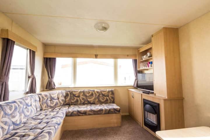 Lovely 8 Berth Caravan In Scratby