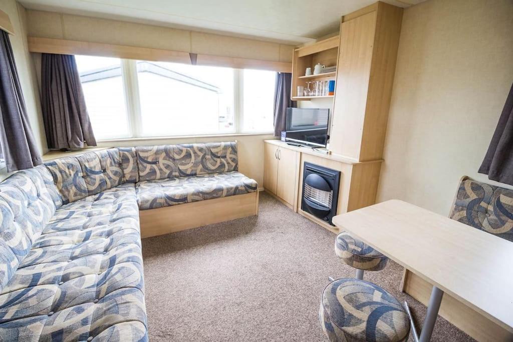 Lovely 8 Berth Caravan In Scratby Apartment Great Yarmouth